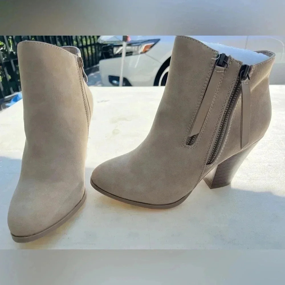 VALLY ZIP-UP BOOTIES IN FAUX LEATHER